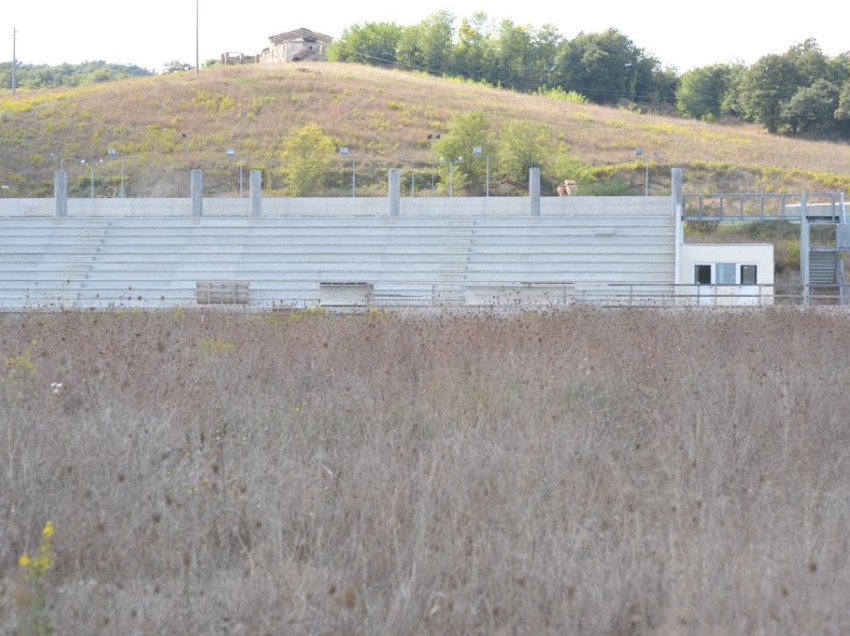 LO STADIO DI CHIUSI FINISCE A ‘STRISCIA LA NOTIZIA’: ORA E’ UNO SCANDALO VERO