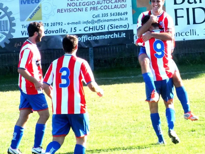 TERZA SCONFITTA CONSECUTIVA PER IL CHIUSI DI ESPOSITO. GLI “AUTARCHICI” DI SCARPELLI VINCONO IL DERBY CON SARTEANO E VANNO AVANTI IN COPPA