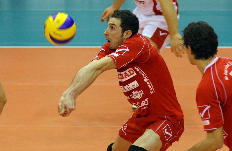 VOLLEY: LA EMMA VILLAS CHIUSI RESCINDE IL CONTRATTO CON BELCECCHI E INGAGGIA GRASSANO, CAMPIONE D’ITALIA NEL 2009