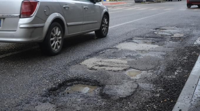 STRADE DISSESTATE, E’ UN’EMERGENZA. BATINO SCRIVE A REGIONE E PROVINCIA