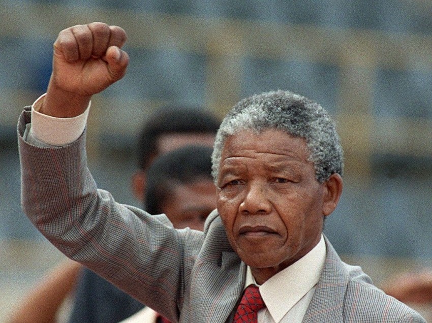 L’ADDIO A MANDELA: LE CONDOGLIANZE NON SERVONO, UOMINI COSI’ NON MUOIONO MAI!