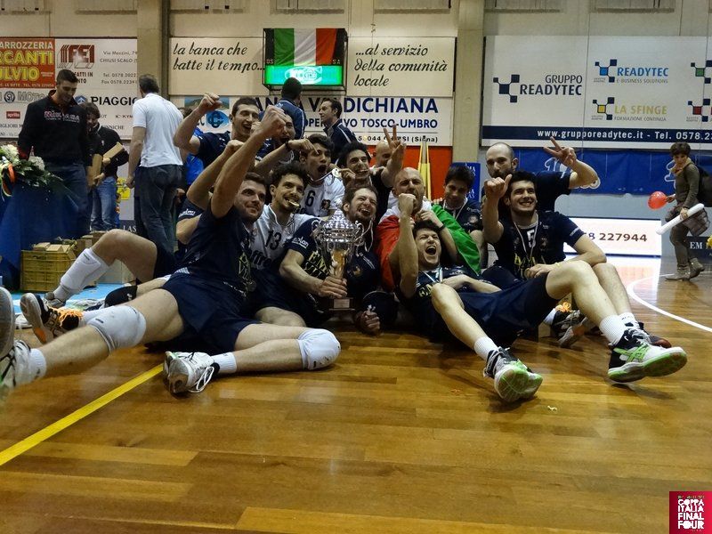 VOLLEY, CHIUSI CONQUISTA LA COPPA ITALIA DI B2: TRIPUDIO AL PALASPORT