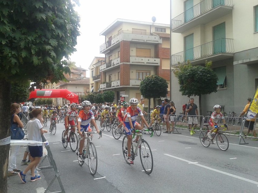 PICCOLI NIBALI CRESCONO: PIU’ DI 100 GIOVANISSIMI CICLISTI AL TROFEO CHIUSINVETRINA