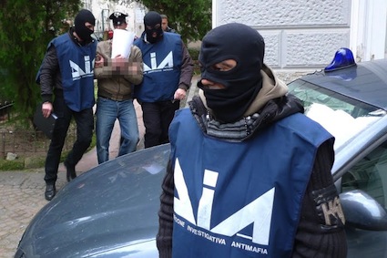 LA MAFIA E’ QUI: OPERAZIONE ANTI ‘NDRANGHETA IN PROVINCIA DI PERUGIA, 61 ARRESTI…