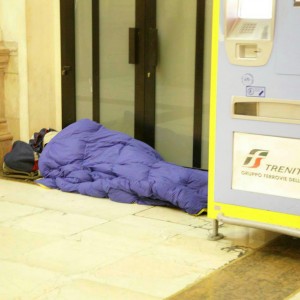 CHIUSI, UOMO TROVATO MORTO ALLA STAZIONE