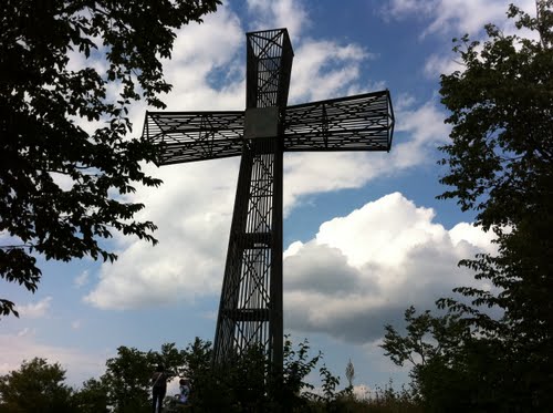 MONTE CETONA, LA CROCE ILLUMINATA? I COMUNI DICONO NO GRAZIE