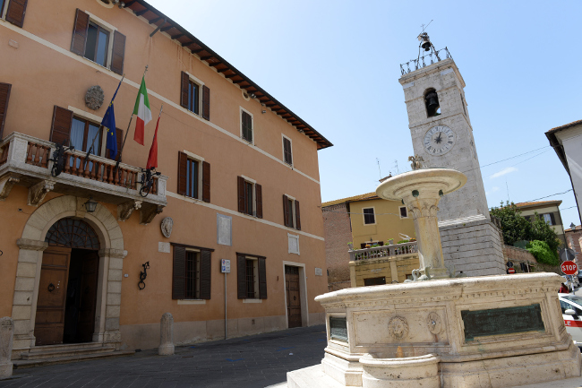 CHIUSI, BETTOLLINI NON CORRE DA SOLO. SPUNTANO NOMI NUOVI PER LE COMUNALI