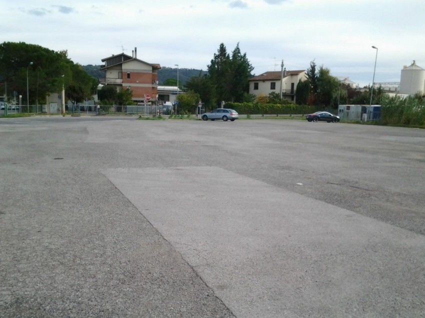 CHIUSI, IL COMUNE METTE IN VENDITA UNA PIAZZA (URBANIZZATA E UTILIZZATA). LO PUO’ FARE?