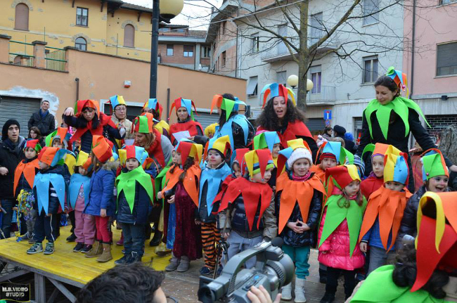 CHIUSI, DOMENICA E MARTEDI’ IL CARNEVALE IN PIAZZA. MA LA PRO-LOCO SI DEFILA…