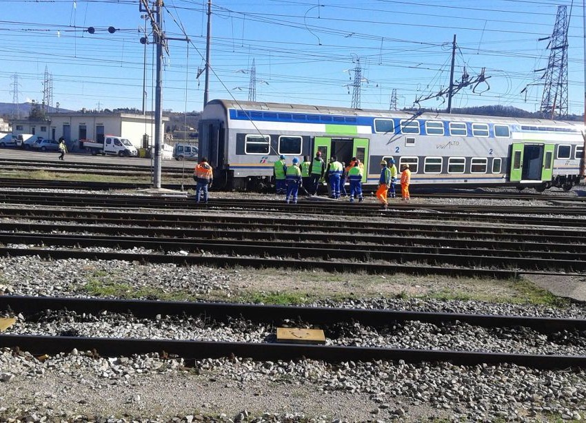 TRENO IN MANOVRA DERAGLIA ALLA STAZIONE DI CHIUSI. NESSUN FERITO