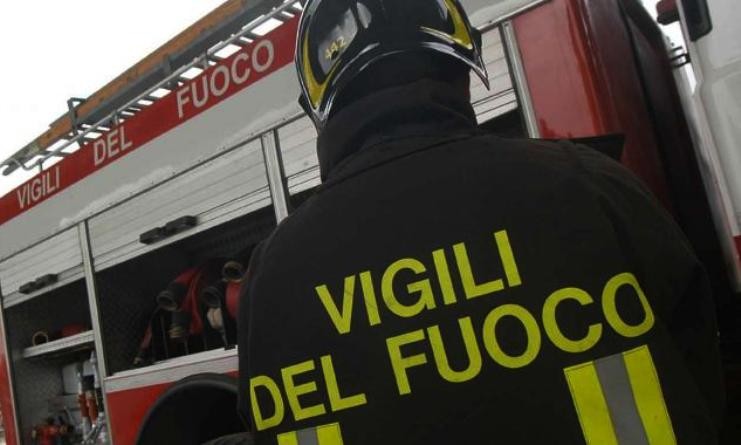 CROLLA IL TETTO DI UNA PALAZZINA A CHIUSI SCALO. MOLTA PAURA, NESSUN FERITO