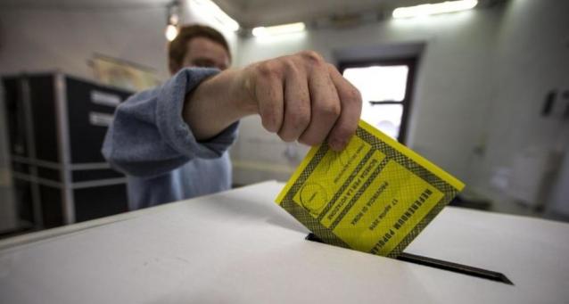 REFERENDUM NULLO, NIENTE QUORUM. A CHIUSI L’AREA ANTI PD NON SFONDA…