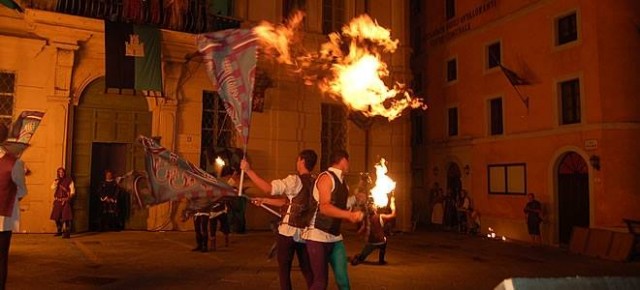 CITTA’ DELLA PIEVE GREMITA DI GENTE ATTENDE IL SUO PALIO