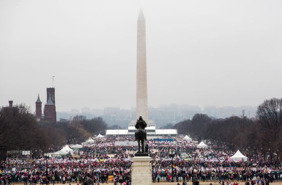 La straordinaria Marcia delle Donne su Washington. Un milione di partecipanti e il silenzio della Casa Bianca