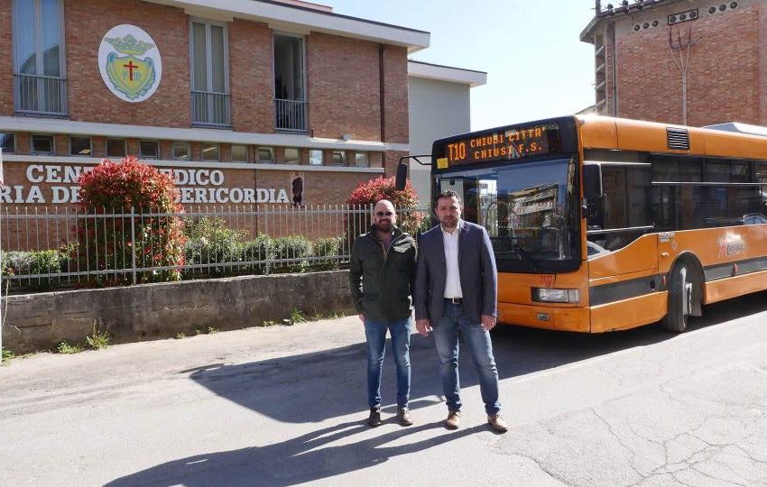 Chiusi, Bettollini inaugura anche la fermata del bus al Mar Nero. In Consiglio la questione Stadio e la cessione di un immobile alla Fondazione Orizzonti