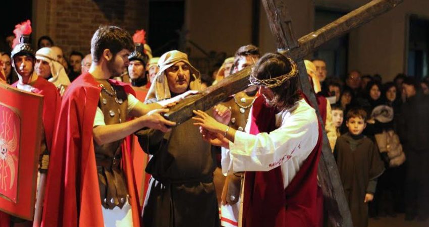 Processioni, giudeate e via crucis per celebrare il Venerdì santo