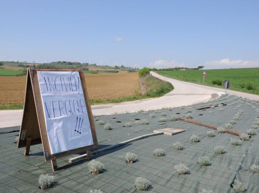 VILLASTRADA, LADRI DI LAVANDA E STRADE MALMESSE