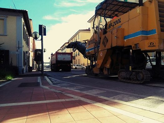 CHIUSI, QUANDO L’ASFALTATURA DI UNA STRADA DIVENTA “UNA COSA DI SINISTRA”