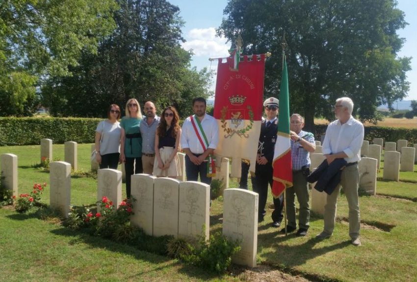 CHIUSI CELEBRA LA LIBERAZIONE DELLA CITTA’: LA VISITA AL CIMITERO DI GUERRA DI FOIANO.