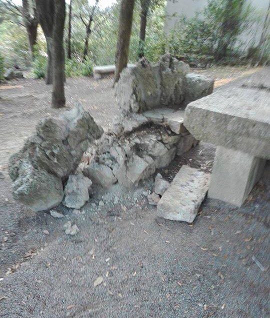 CHIUSI, ANCORA ATTI VANDALICI AI GIARDINI. QUALCUNO STA TIRANDO LA CORDA?