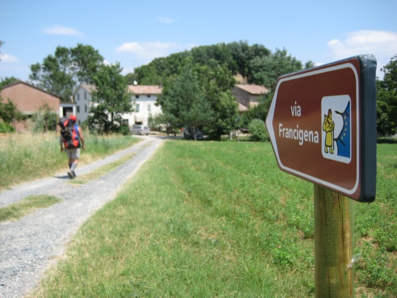 LA FRANCIGENA E LA ROMEA GERMANICA:  STRADE ANTICHE E NUOVE SUGGESTIONI, CONTRO IL LOGORIO DELLA VITA MODERNA…