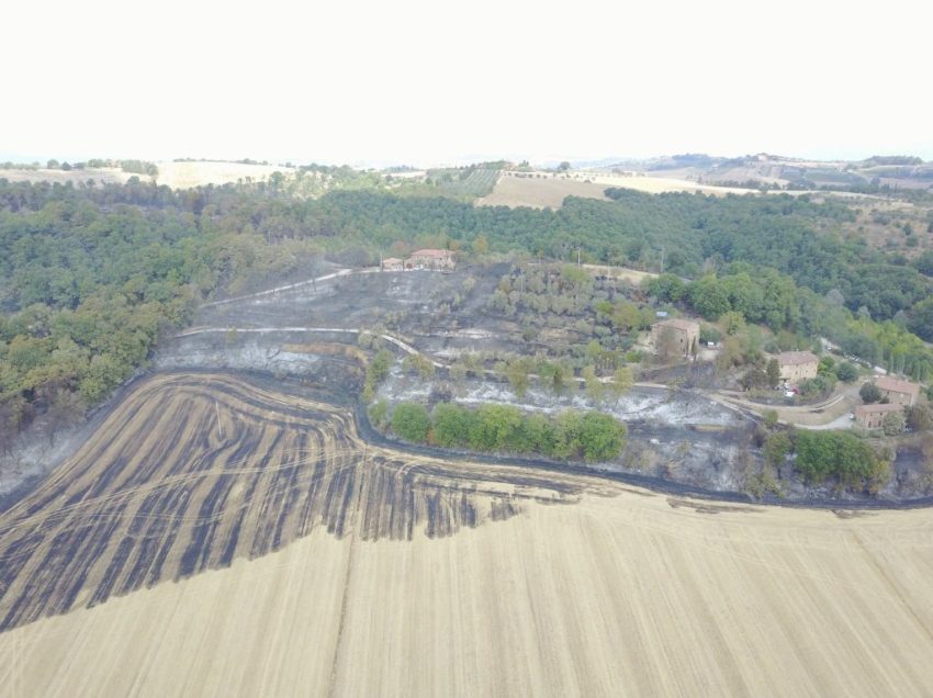 INCENDIO A LE COSTE: ECCO LE IMMAGINI DEL DISASTRO. E SCOPPIANO VECCHI ORDIGNI BELLICI…