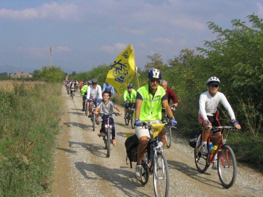 LA PISTA CICLABILE DEL TRASIMENO NON FINIRA’ PIU’ SOTT’ACQUA. INAUGURATO IL NUOVO TRACCIATO TRA CASTIGLIONE E BORGHETTO. PRESTO COLLEGAMENTI CON IL TEVERE E SENTIERO DELLA BONIFICA