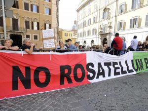 L’ITALIA CHE NON CI STA: LA PROTESTA CONTRO LA LEGGE ELETTORALE E IL VOTO DI FIDUCIA