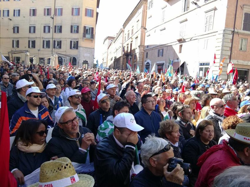 CIOCCOLATO AMARO: 400 ESUBERI ALLA PERUGINA, L’UMBRIA SCENDE IN PIAZZA CONTRO LA NESTLE’