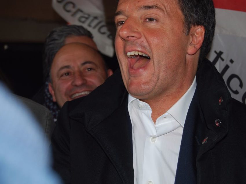 RENZI A CHIUSI TRA POLIZIOTTI, SALAMI E UN POPOLO PD IN CRISI DI IDENTITA’