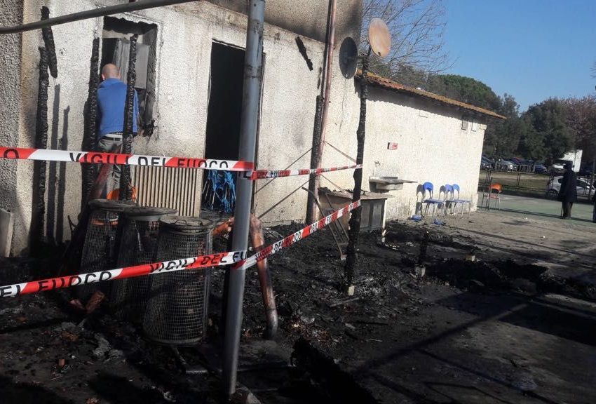 I VANDALI NON VANNO IN LETARGO: DANNI  A PARCHI E FONTANE PUBBLICHE A POZZUOLO E MACCHIE. INCENDIATO IL CIRCOLO ARCI, SEDE DEL PD, A CASTIGLIONE DEL LAGO