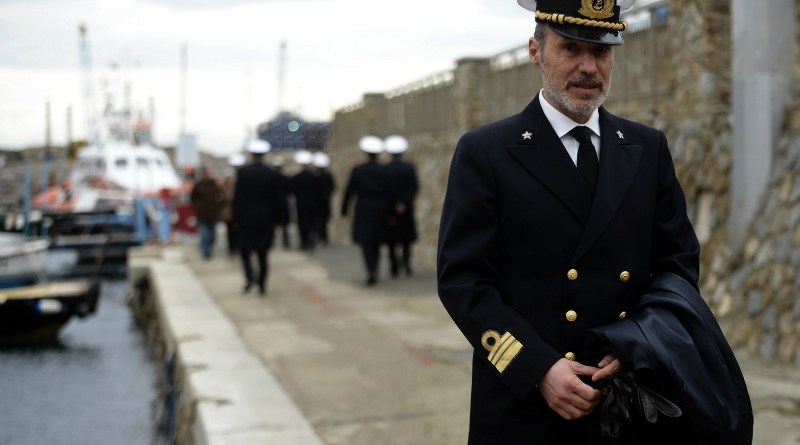CHIUSI: LA SICUREZZA E LO STATO IN DIVISA VAGHEGGIATO DAI 5 STELLE. NESSUN CENNO AL CASO DE FALCO, PER IL CAPITANO-CANDIDATO SOLO APPLAUSI