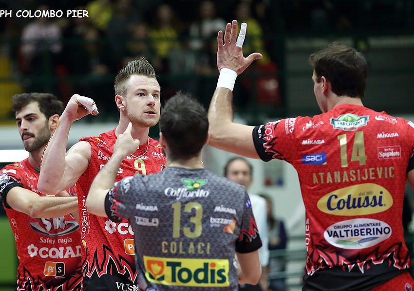 VOLLEY: PERUGIA CONQUISTA LO SCUDETTO. E DOMANI LA EMMA VILLAS SIENA SI GIOCA IL…. PARADISO.