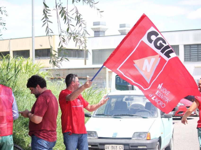 CHIUSI, SI RIVEDONO GLI OPERAI. ALLA METALZINCO I LAVORATORI TORNANO A SCIOPERARE