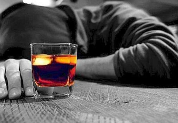 CHIUSI, PRIME INDISCREZIONI SULLA MORTE DEL 18ENNE RUMENO: COCTAIL DI ALCOL, DROGA E FARMACI? E’ IL SECONDO CASO IN DUE MESI, IN CITTA’ E’ ALLARME