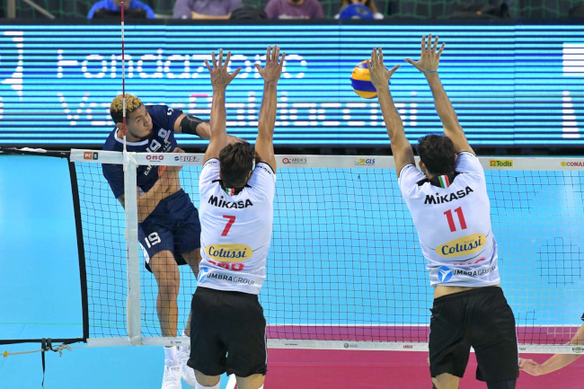 PROVE DI SUPERLEGA: LA EMMA VILLAS PORTA PERUGIA AL TIE BREAK. BELLA PARTITA. ORA RIFLETTORI SUL MONDIALE E SULL’ITALIA DI ZAYTSEV