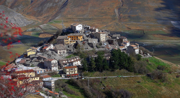 CITTA’ DELLA PIEVE: UNA MOSTRA FOTOGRAFICA SU CASTELLUCCIO DI NORCIA CHE RISCHIA DI DIVENTARE UN PAESE FANTASMA…