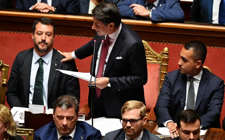 IL GOVERNO GIALLO-VERDE CALA IL SIPARIO. CONTE ACCUSA SALVINI E FINISCE A PIATTI IN FACCIA…  ALTRO CHE GOVERNO DEL CAMBIAMENTO, SOLO UNA PARENTESI ALLA MASANIELLO