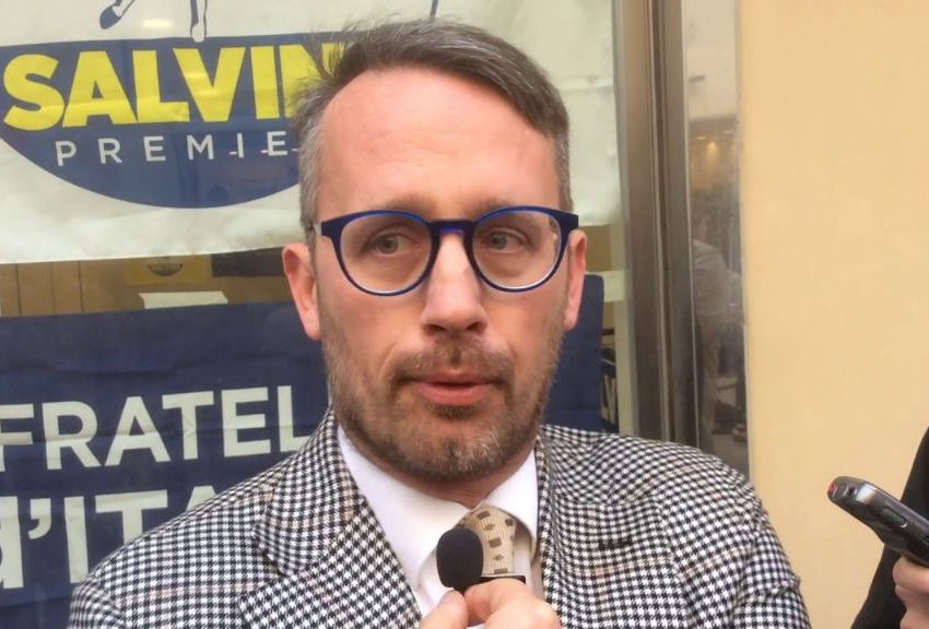 CHIUSI: LA LEGA PIAZZA LA BANDIERINA SULLA BATTAGLIA “NO CARBONIZZATORE”, MA SBAGLIA IL POSTO