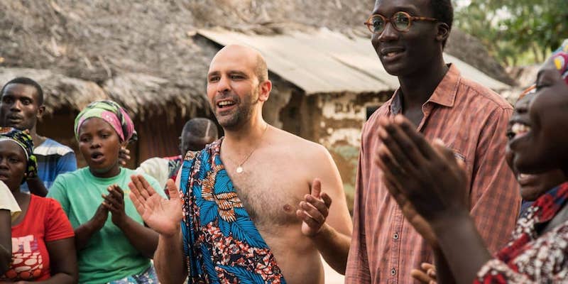 ‘HO VISTO UN FILM’: CHECCO ZALONE E LA SUA AFRICA. LO SCRITTORE GIOVANNI DOZZINI RACCONTA TOLO TOLO