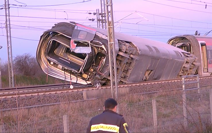 DERAGLIA IL FRECCIAROSSA MILANO-SALERNO, DUE MORTI E 28 FERITI VICINO A LODI