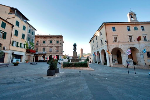 ALTRI DUE MORTI PER COVID IN VALDICHIANA: UNO A MONTEPULCIANO E UNO A SARTEANO, QUEST’ULTIMO NELLA CASA DI RIPOSO. E ADESSO  NELLA STRUTTURA E’ ALLARME ROSSO