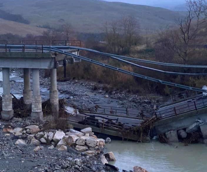 RADICOFANI: E ALLA FINE IL PONTE SUL PAGLIA E’ CROLLATO. ERA CHIUSO DAL 2014…