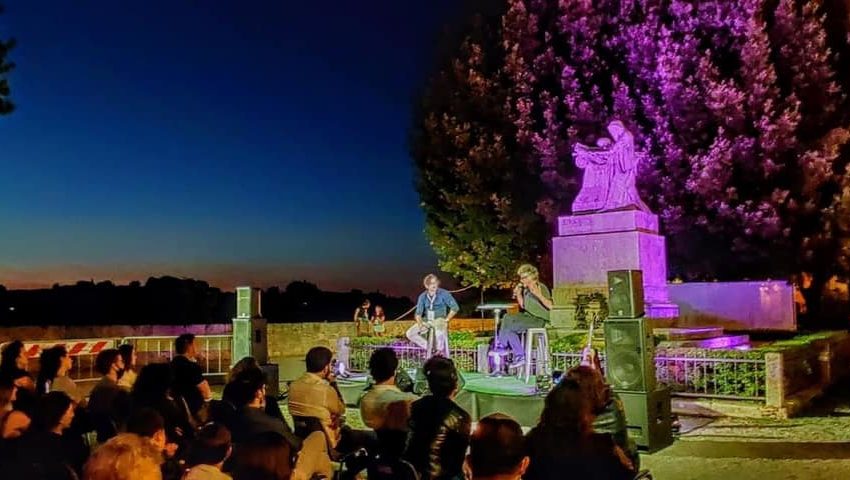 NICCOLO’ FABI, UNA BELLA SERATA TRA MUSICA E PAROLE AL “PRATO” DI CHUSI