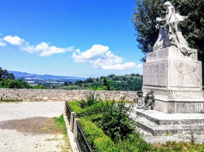 CHIUSI E QUEI LAVORI “FAI DA TE” PER RENDERE DECOROSO IL CENTRO STORICO