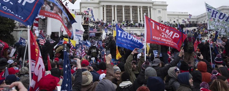 GLI USA SULL’ORLO DEL COLPO DI STATO. IL FINALE PATETICO E PERICOLOSO DEL PESSIMO FILM DI DONALD TRUMP