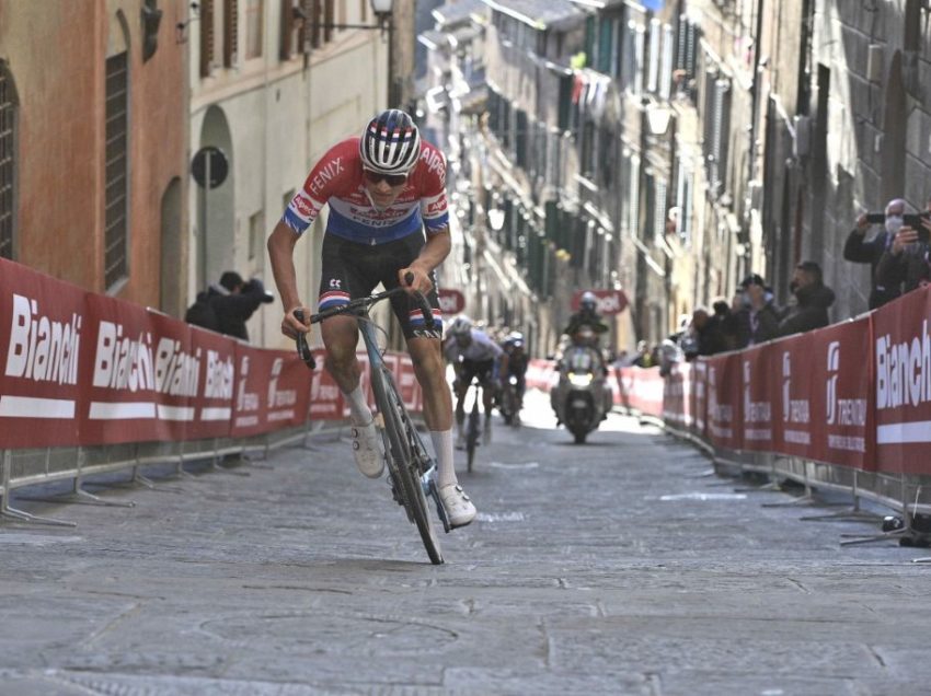 GRANDE SPETTACOLO ALLA “STRADE BIANCHE”, VINCE VAN DER POEL