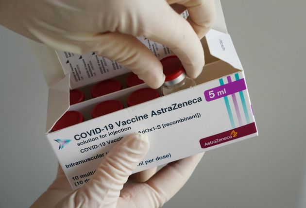 COVID, A CHIUSI MARITO MUORE UN MESE DOPO LA MOGLIE. CAOS VACCINI CON I DUBBI SU ASTRAZENICA