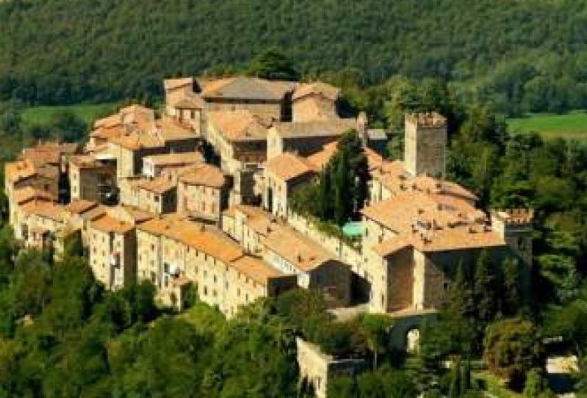 IN VENDITA ALL’ASTA IL CASTELLO E MEZZO BORGO DI PARRANO. OBIETTIVO FARCI UN MEGA RESORT TURISTICO DI LUSSO