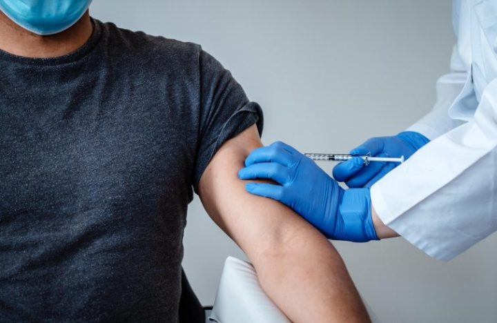 VACCINAZIONI IN RITARDO. AGOSTO MESE DI FUOCO ALL’HUB DI CHIUSI, POSSIBILE PRENOTARE DA SUBITO FINO AI NATI NEL 2008.